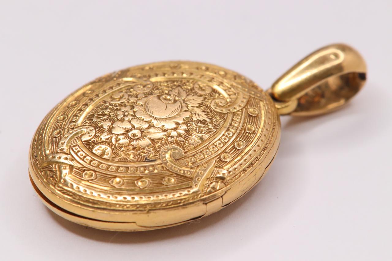 18kt Gold Victorian Locket