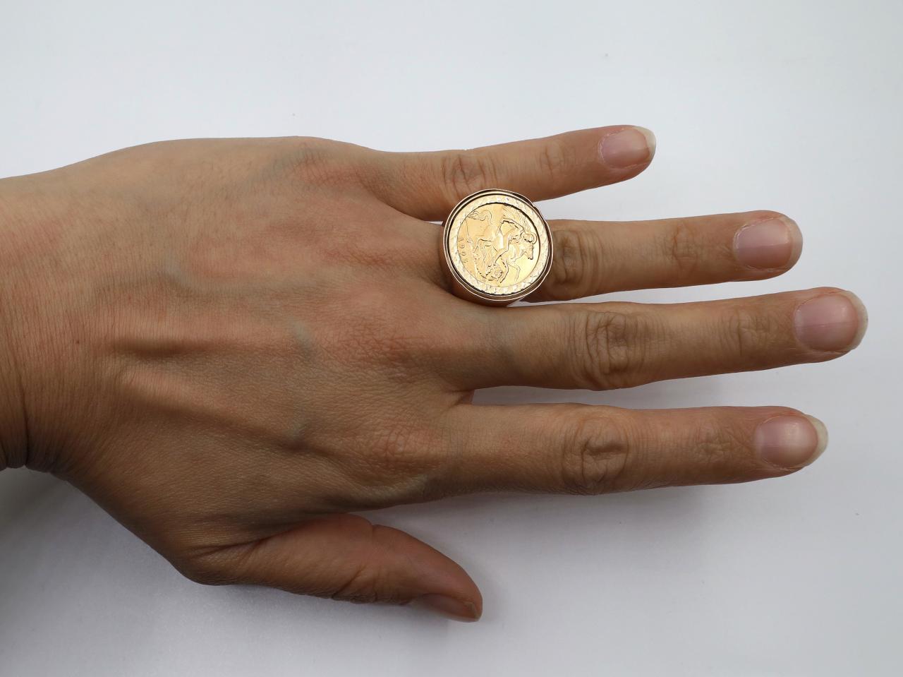 Lot 93 - A Gold Half Sovereign ring.