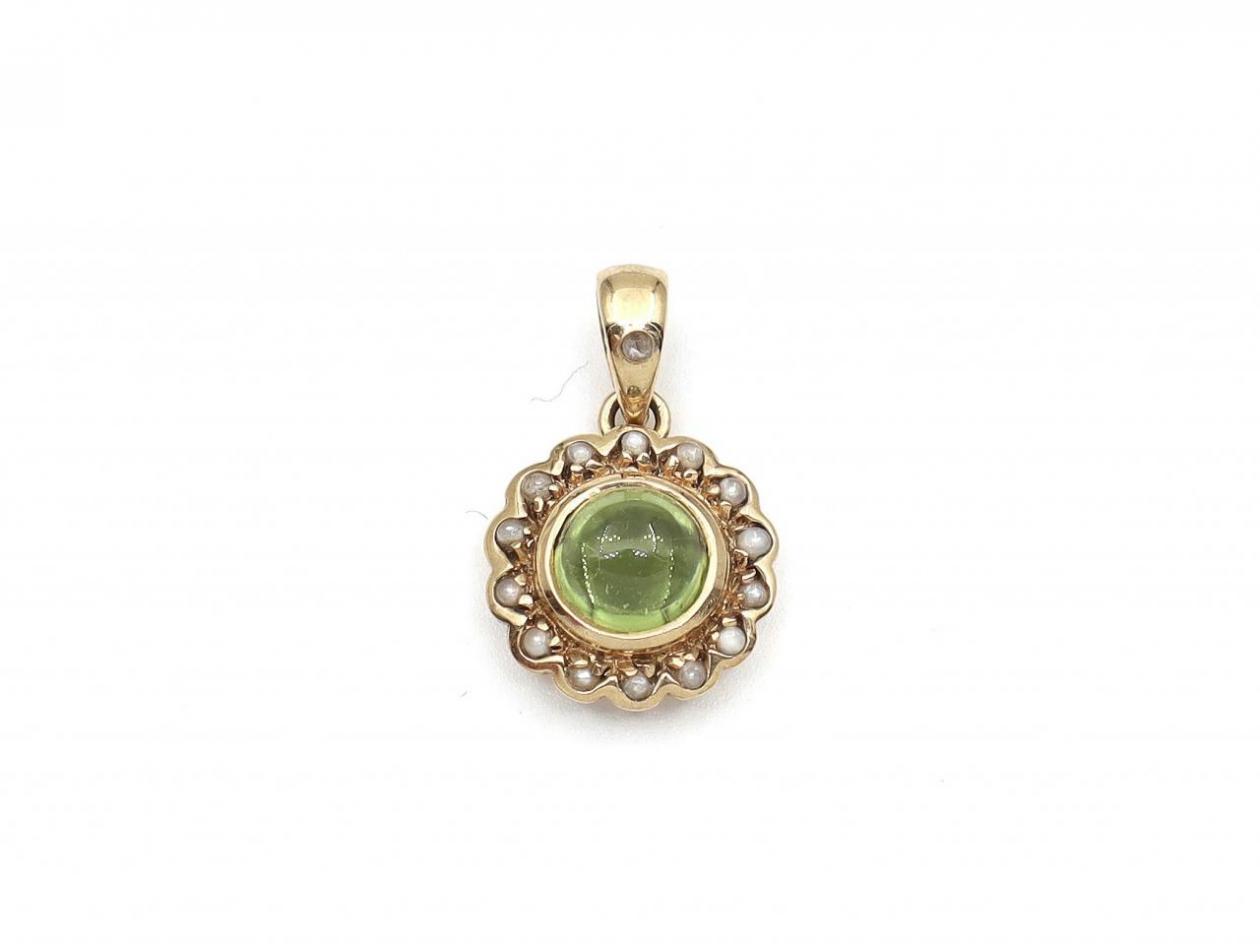 9kt yellow gold peridot and seed pearl pendant