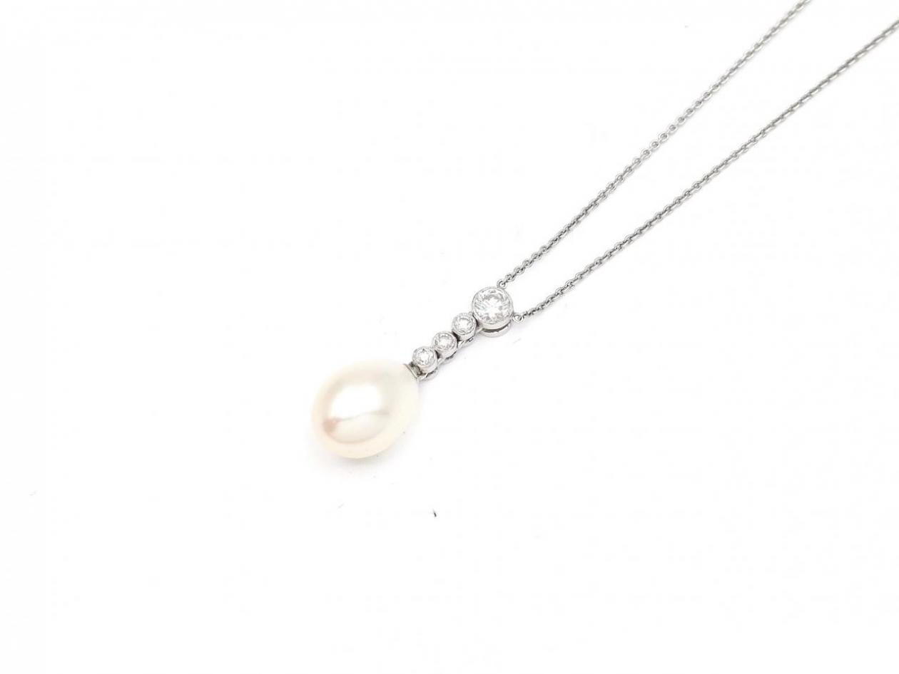Cultured pearl and diamond drop necklace in 18kt white gold