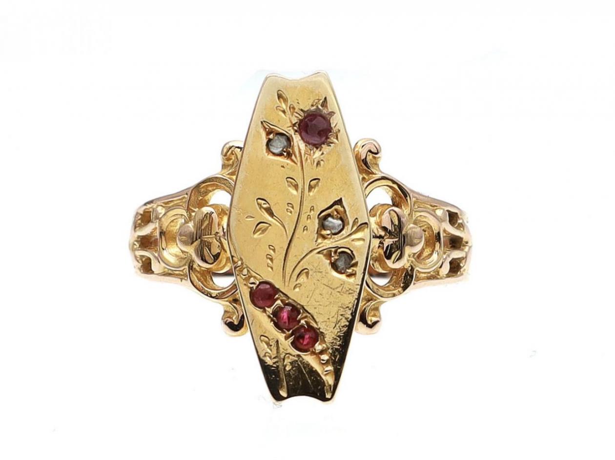 Antique plaque ring set with diamond and ruby in yellow gold