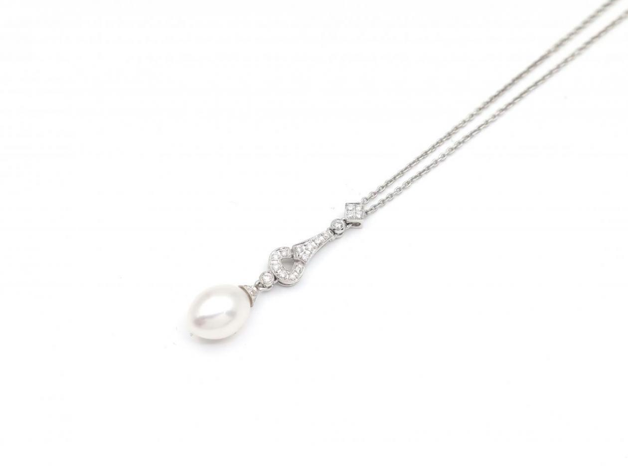 18kt white gold diamond and pearl drop pendant and chain