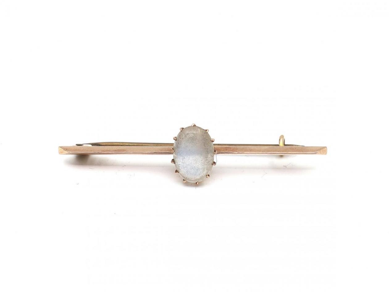 Victorian moonstone bar brooch in 9kt yellow gold