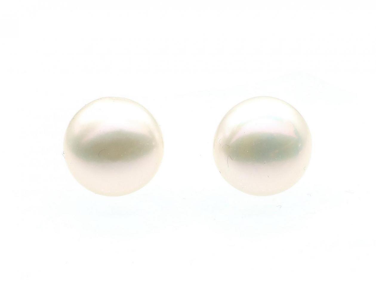 Vintage button pearl stud earrings in yellow gold
