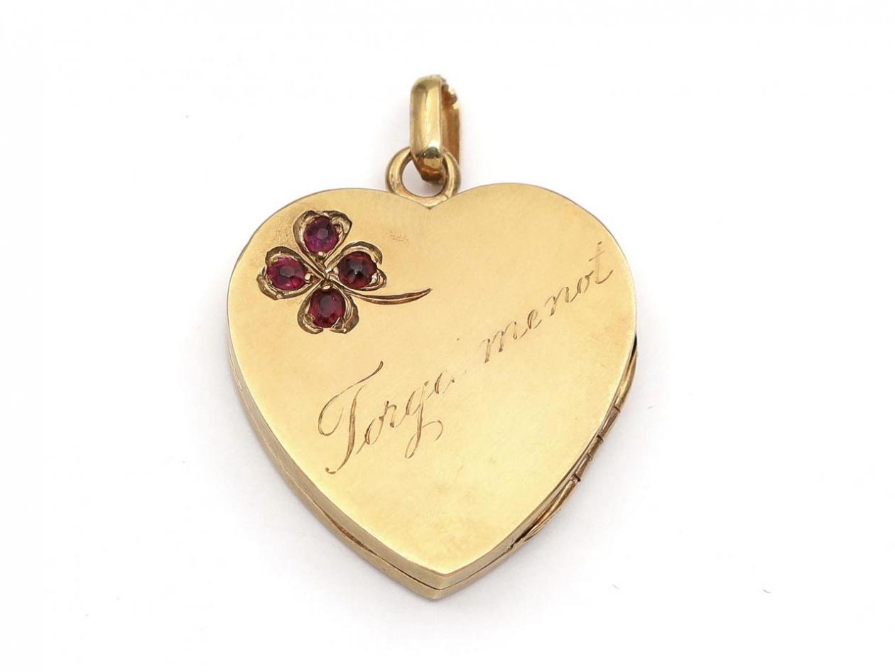 Antique 'Forget me not' heart locket in 18kt yellow gold