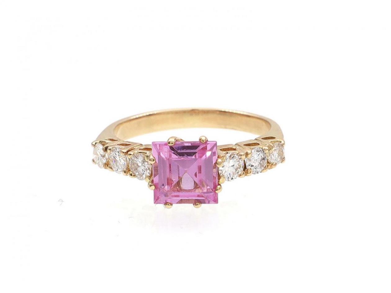 Vintage pink sapphire and diamond ring in 18kt yellow gold