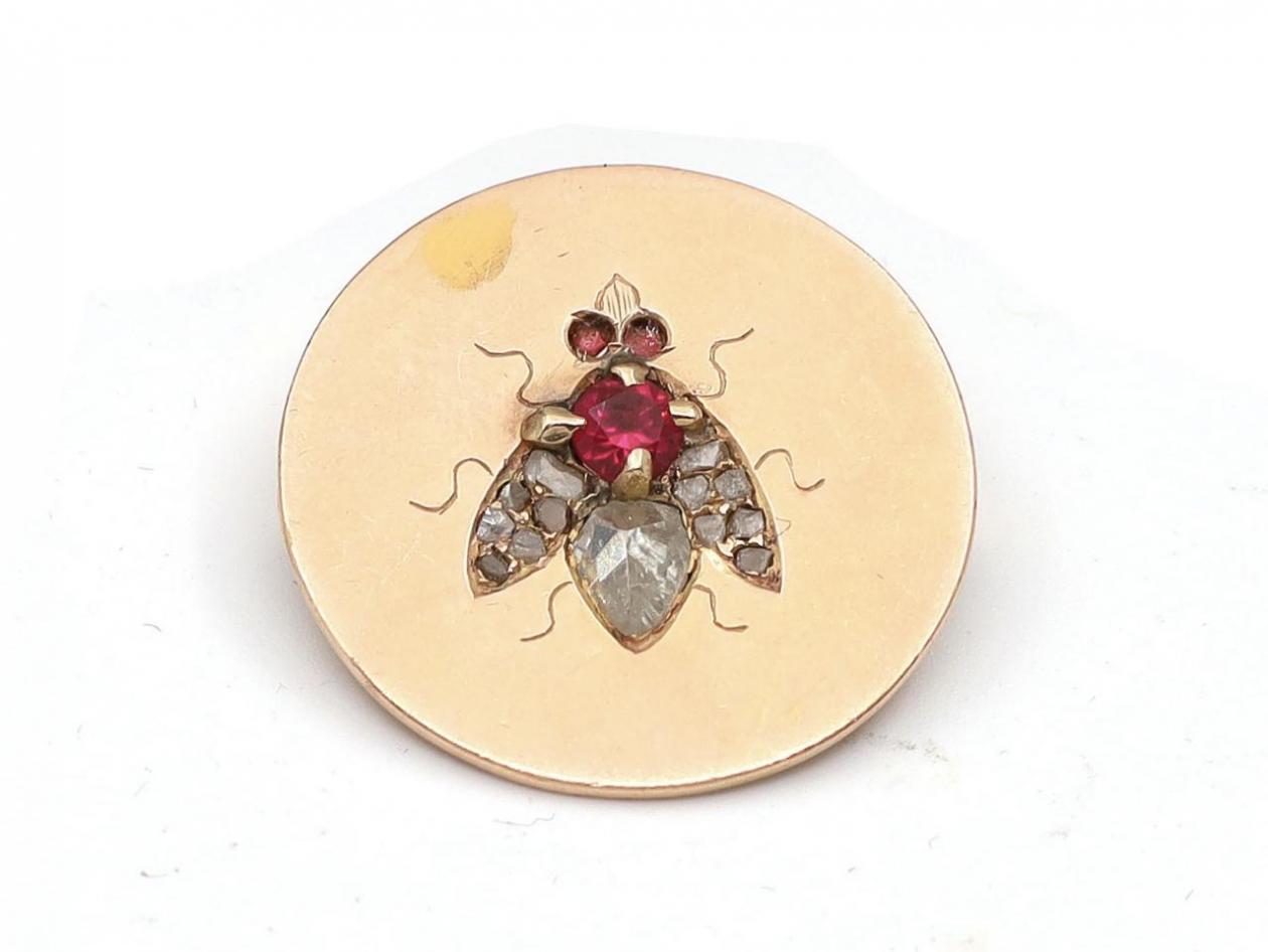 1906 fly disk brooch in 18kt yellow gold