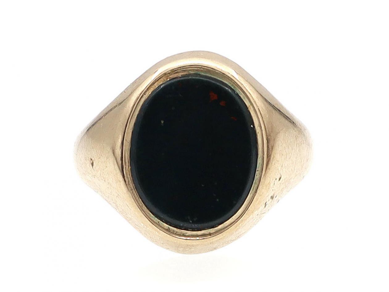 1970s oval bloodstone signet ring in 9kt yellow gold