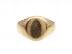 Vintage oval signet ring in 9kt yellow gold