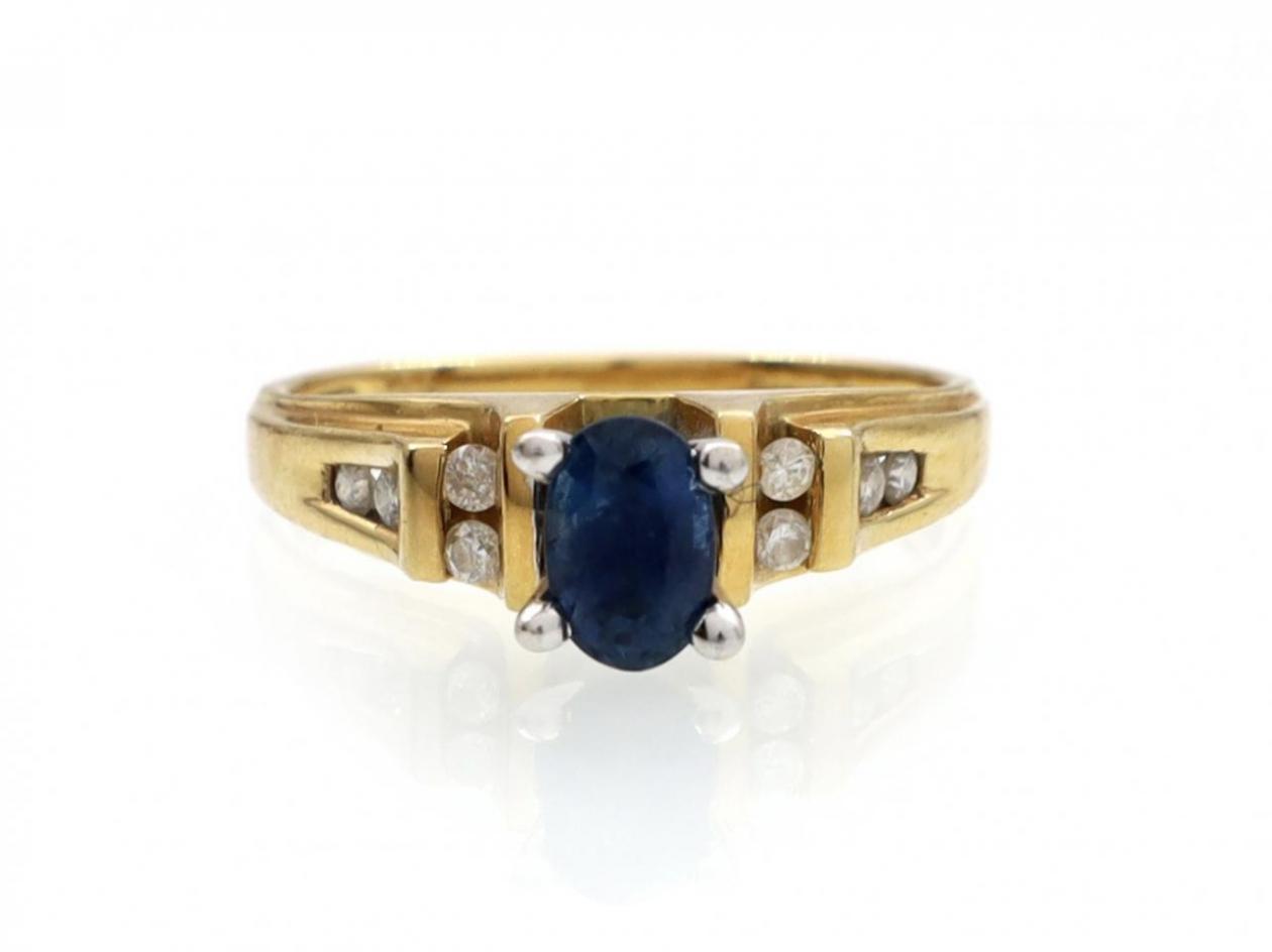 Sapphire and diamond solitaire ring in 18kt yellow gold