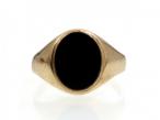 Vintage oval onyx signet ring in 9kt yellow gold