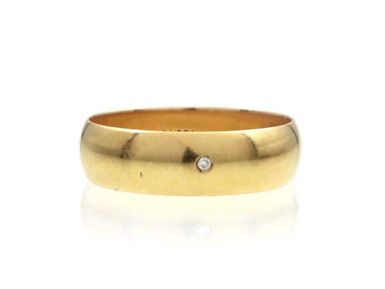 Vintage 18kt yellow gold 5mm wedding band set with a diamond