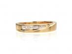 Baguette cut diamond crossover wedding ring in 18kt gold