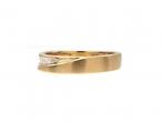 Baguette cut diamond crossover wedding ring in 18kt gold