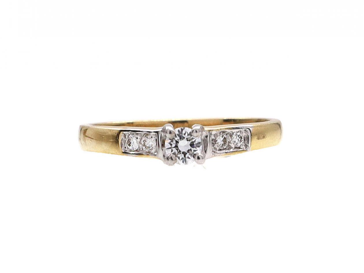 Diamond solitaire engagement ring in 18kt yellow gold
