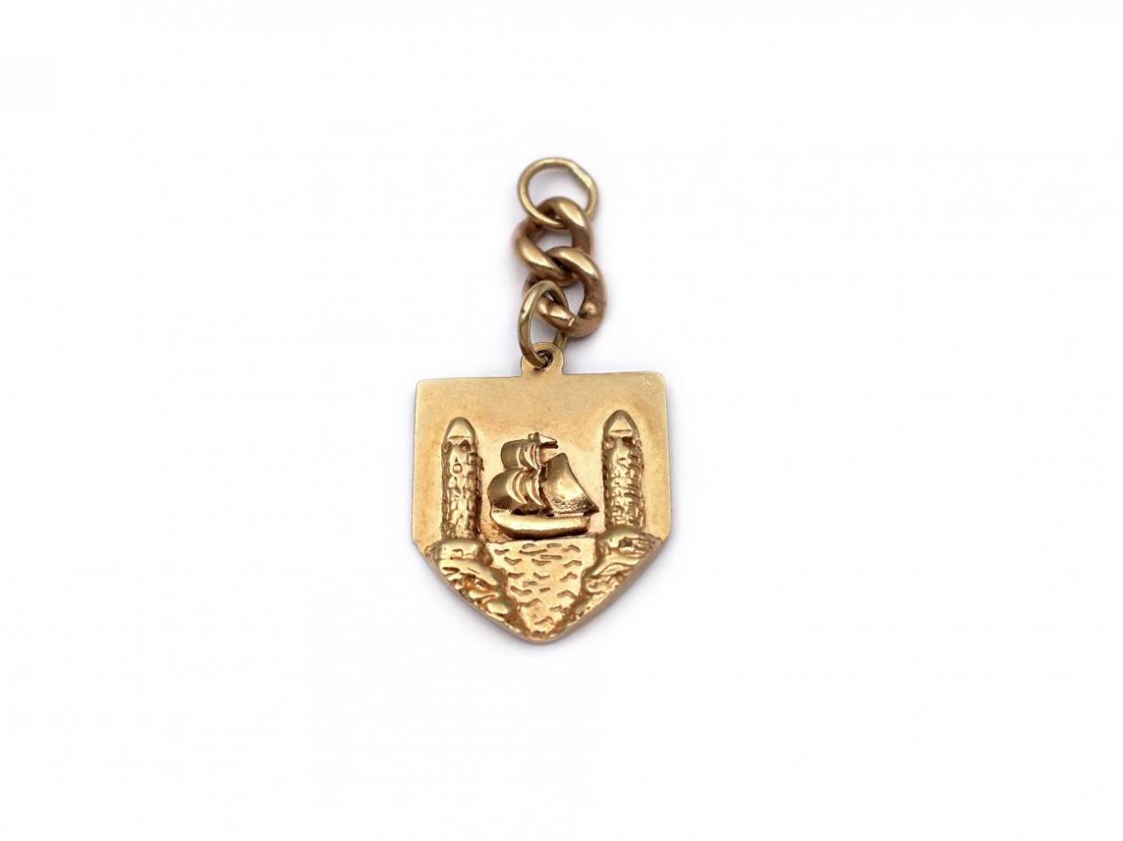 1965 city of Cork pendant in 9kt yellow gold