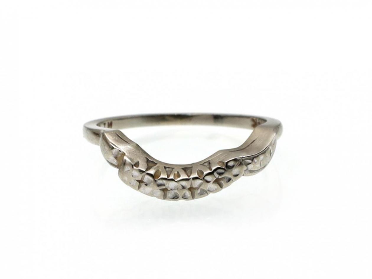 1950s 14kt white gold fitted wedding ring