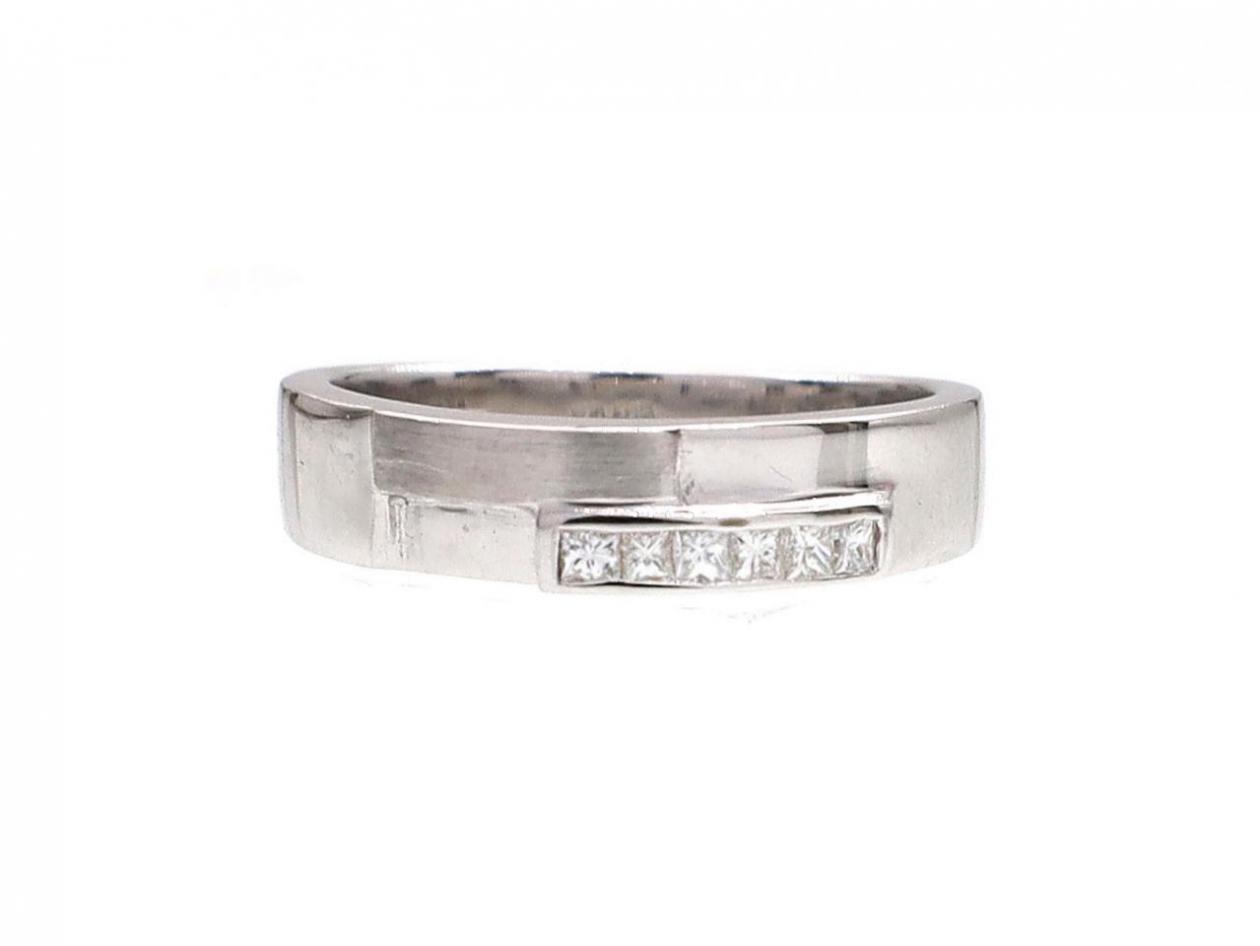 18kt white gold square wedding ring with princess cut diamonds