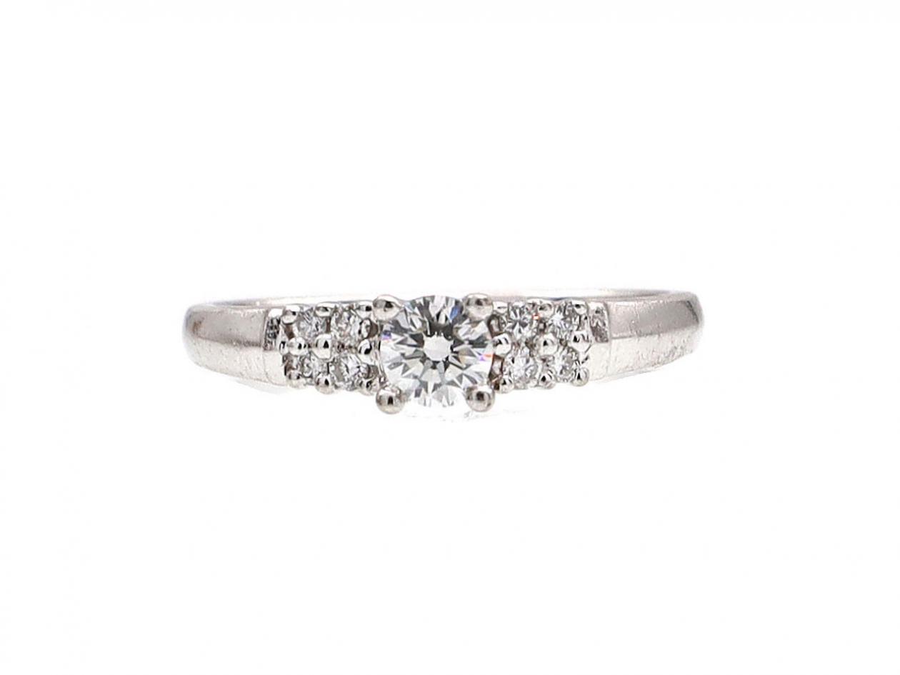 Solitaire diamond engagement ring in 18kt white gold
