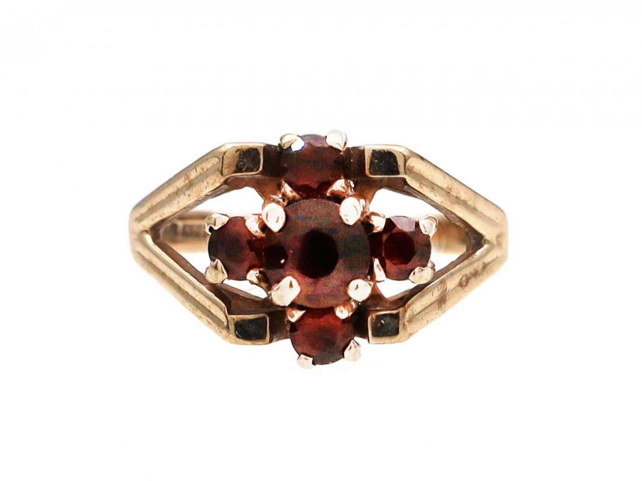 1970 Garnet Cluster Ring in 9kt Yellow Gold