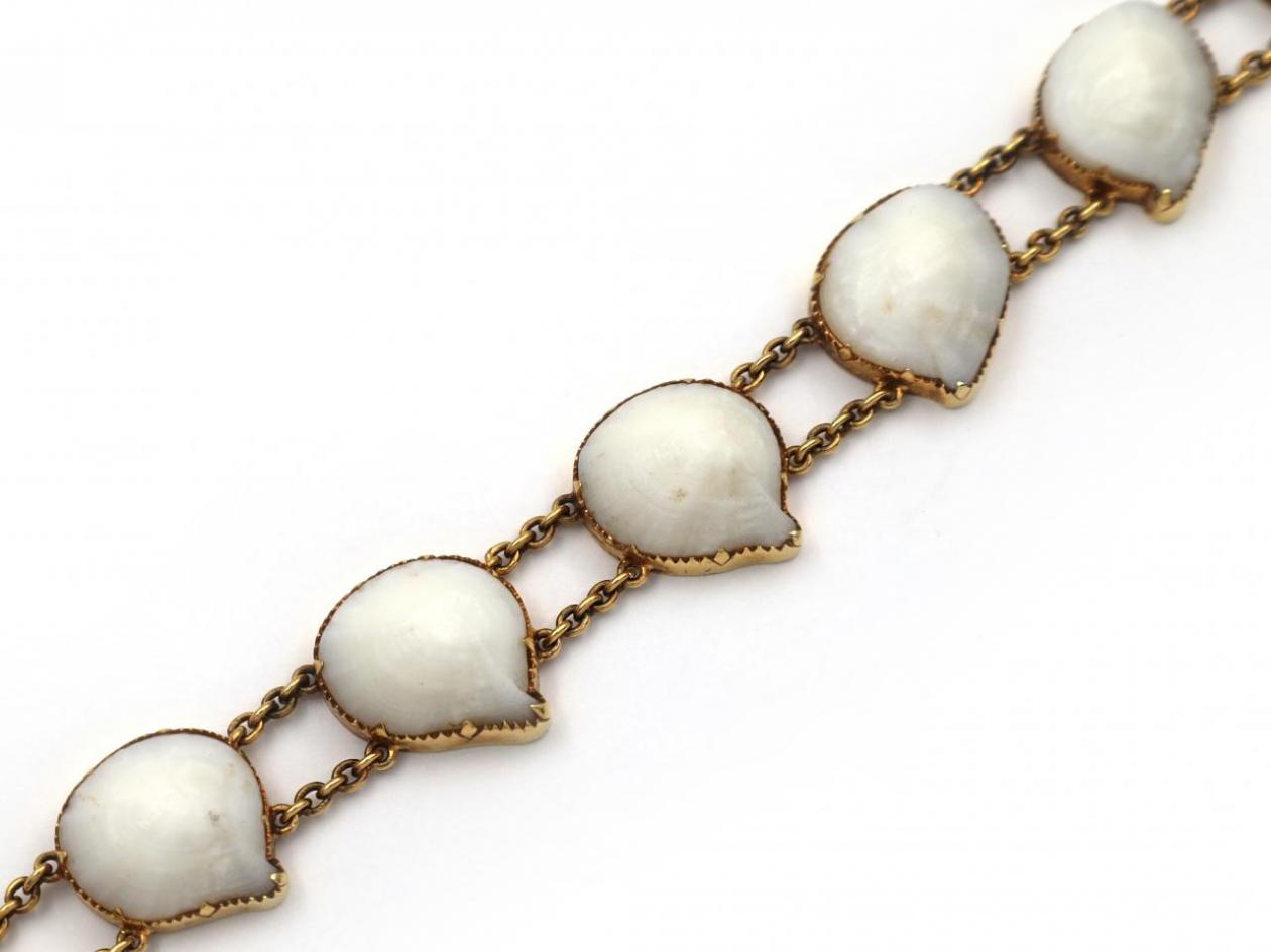 Victorian white shell bracelet in yellow gold