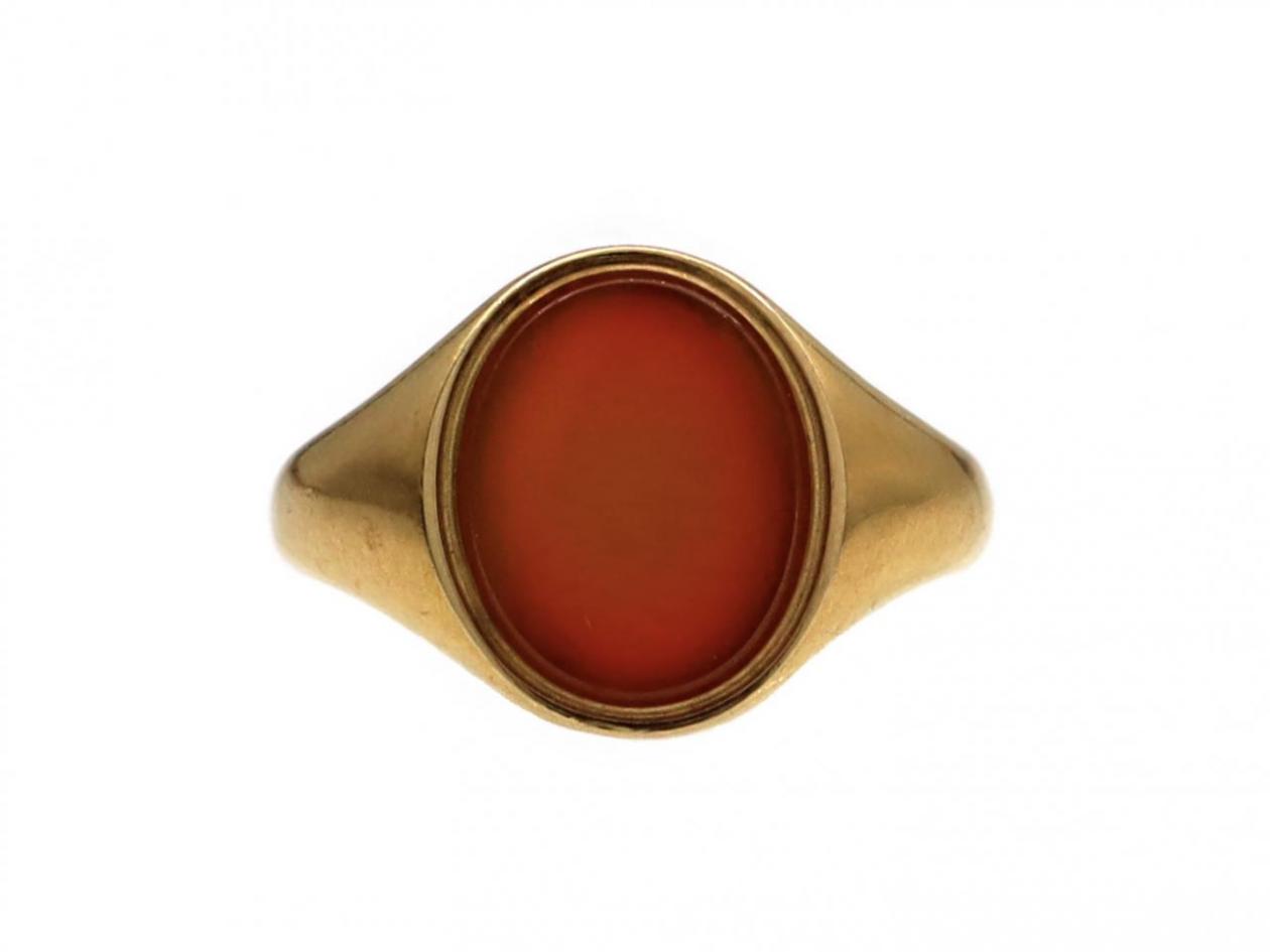 Antique oval carnelian signet ring in 18kt yellow gold