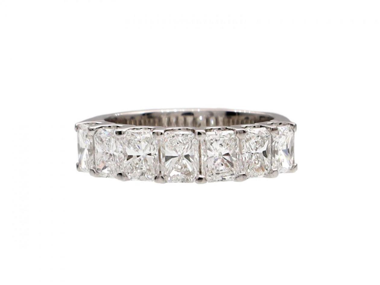 Seven stone radiant cut diamond ring in 18kt white gold