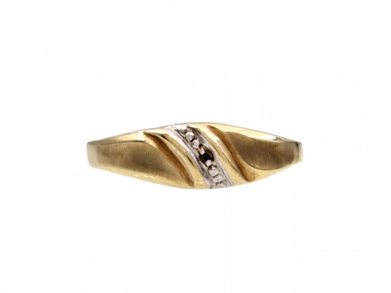 Vintage 9kt yellow gold and black diamond ring