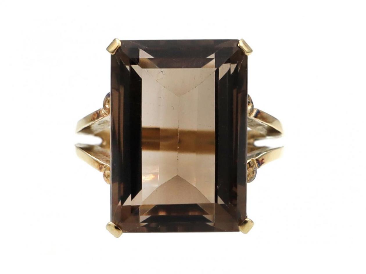 1970s smokey quartz dress ring in 14kt yellow gold