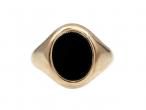 1974 oval onyx signet ring in 9kt yellow gold