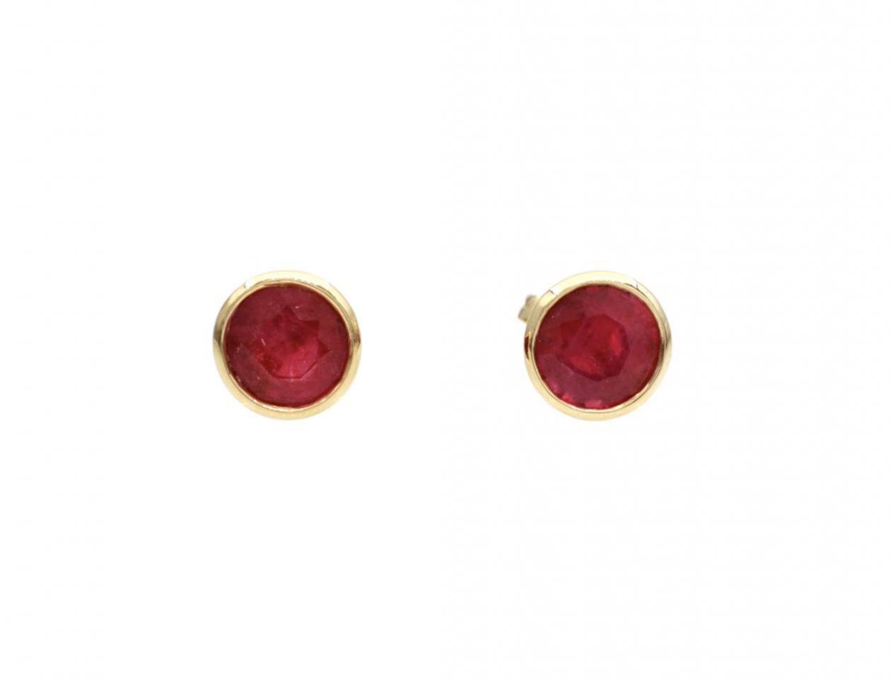 18kt yellow gold ruby stud earrings