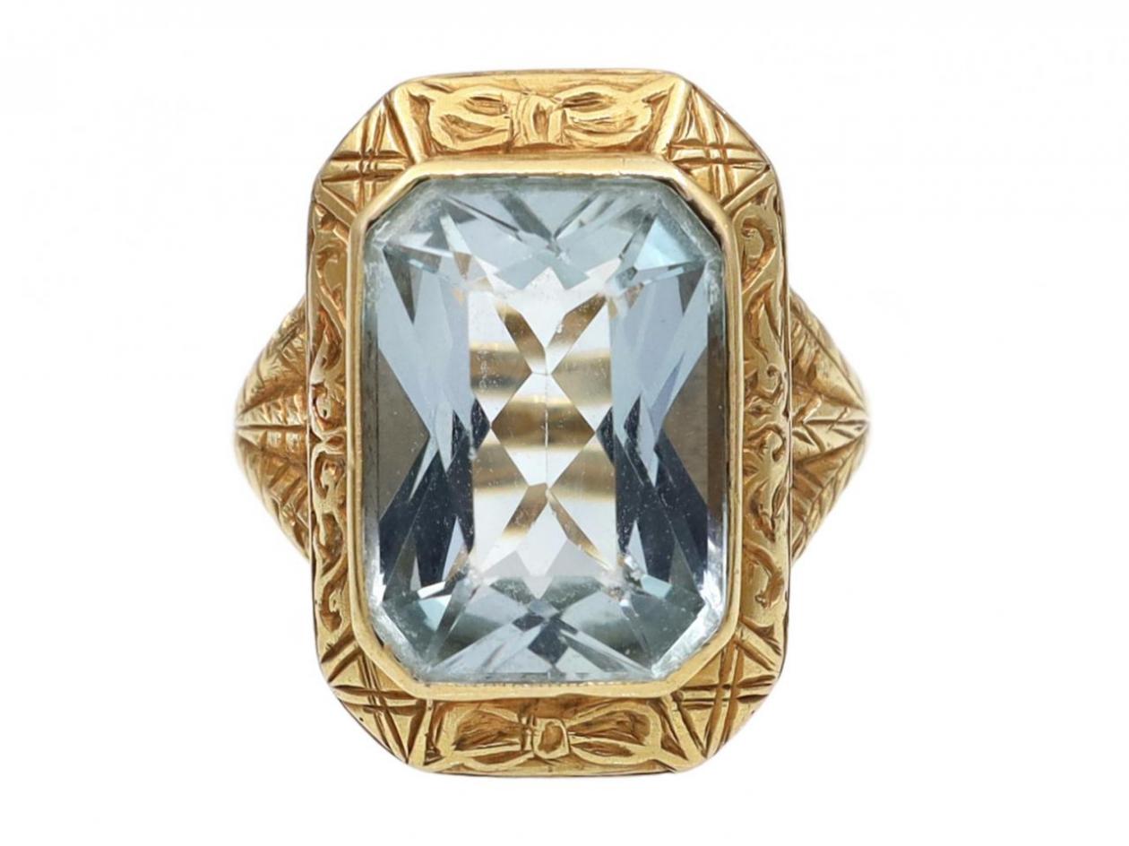 Retro carved 18kt yellow gold and aquamarine ring