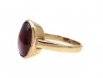 Vintage oval star ruby ring in 18kt yellow gold