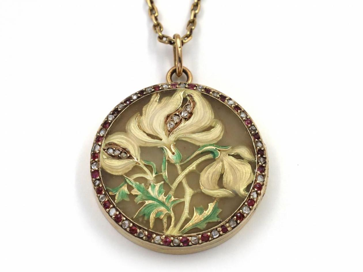 Art Nouveau plique-à-jour flower locket in 18kt yellow gold
