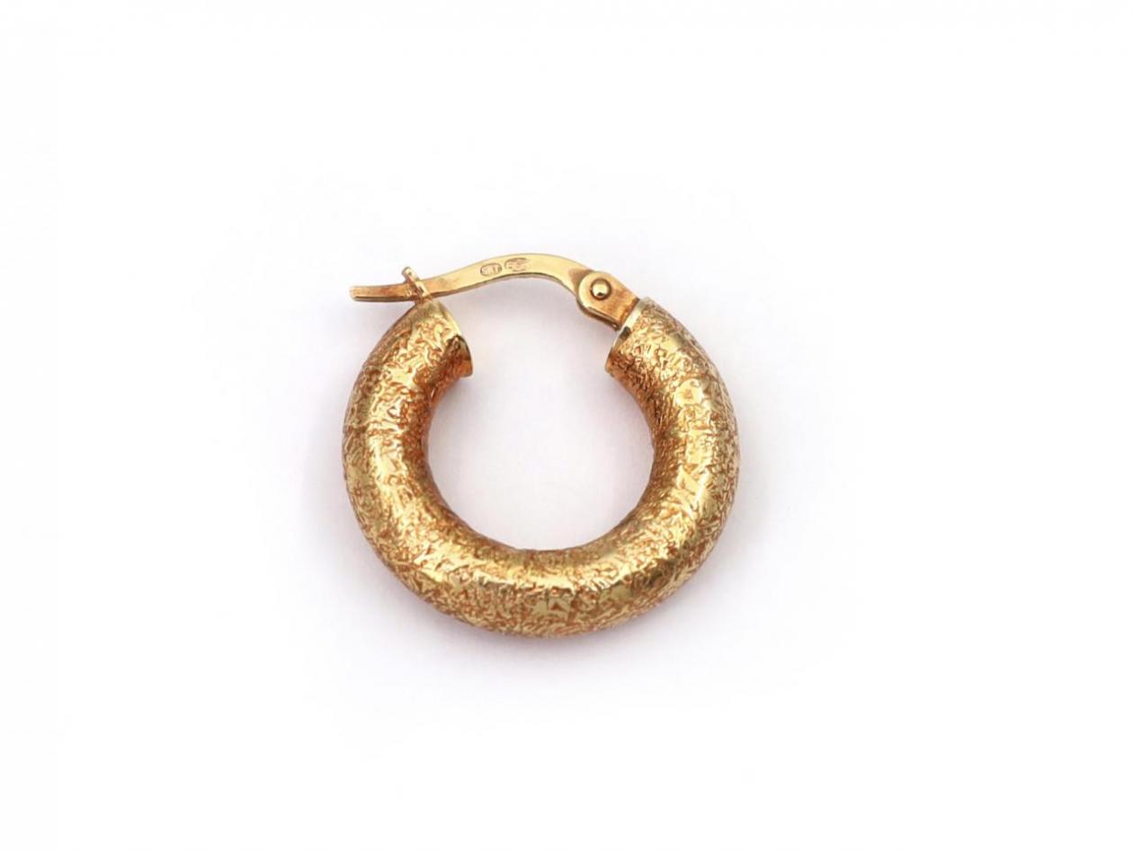Vintage 9kt yellow gold textured SINGLE hoop earring