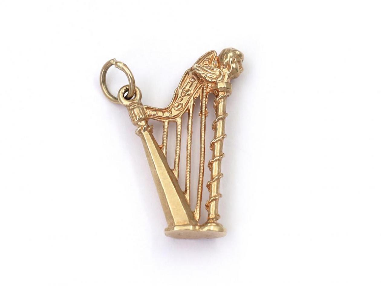 Vintage Irish harp pendant in 9kt yellow gold