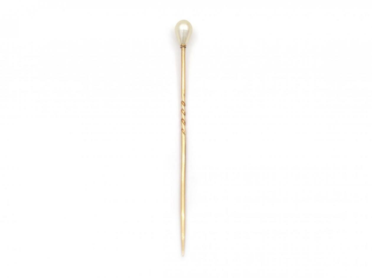 Antique yellow gold and drop shape pearl stickpin