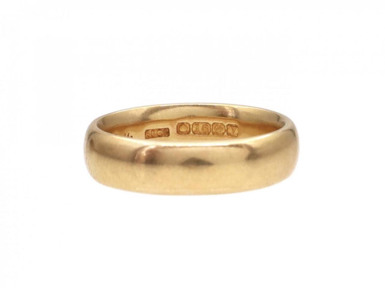 1945 Comfort Fit 5mm Wedding Ring in 18kt Yellow Gold