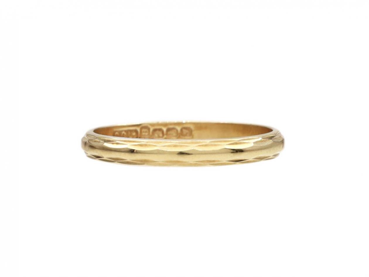 1995 Fancy Faceted 2.5mm Wedding Ring in 18kt Yellow Gold