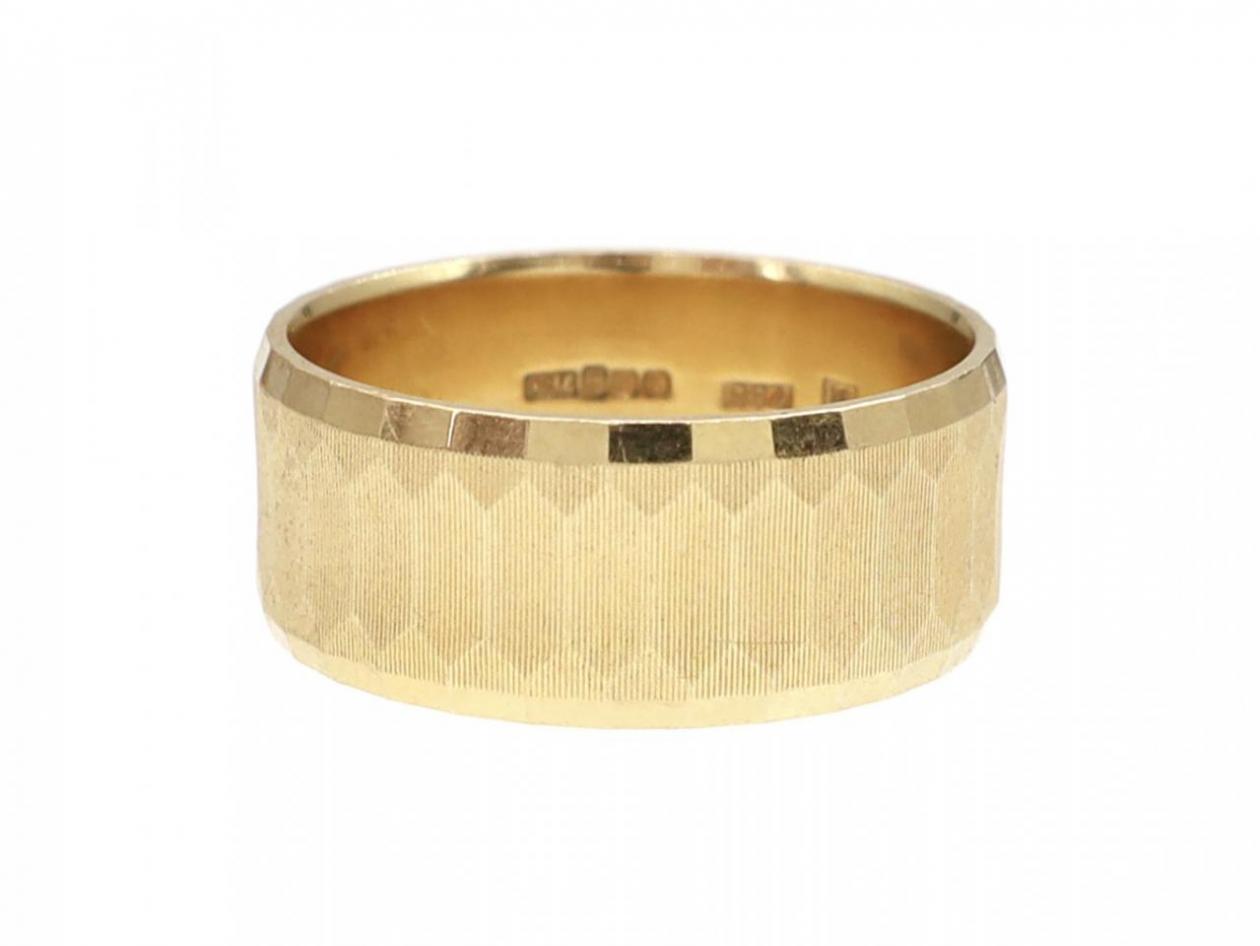 Retro 18kt yellow gold faceted 8mm wedding ring