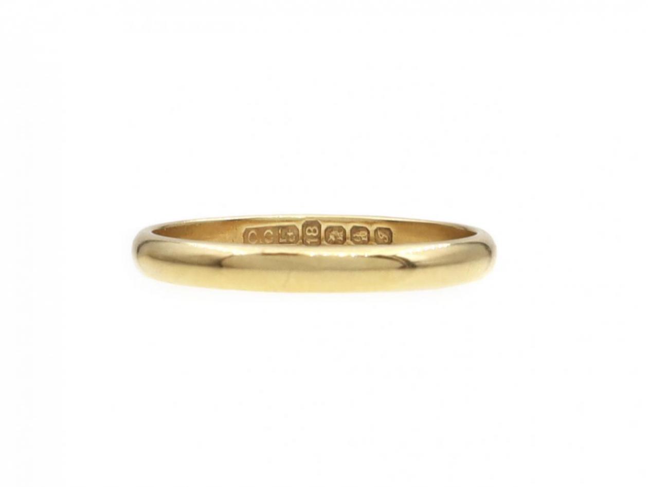 1995 D-shape 2.4mm wedding ring in 18kt yellow gold