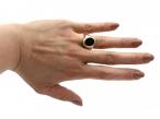 Vintage oval onyx and 9kt yellow gold signet ring