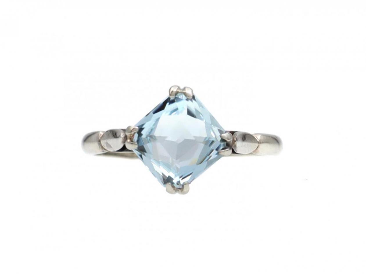 1960s French aquamarine solitaire ring in 18kt white gold
