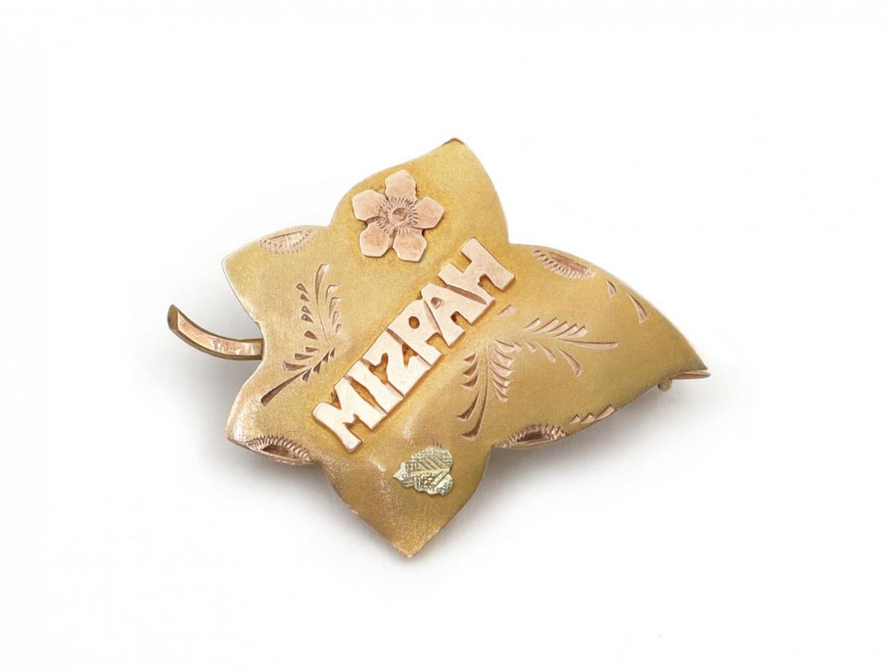 Victorian ivy leaf 'MIZPAH' brooch in 15kt gold