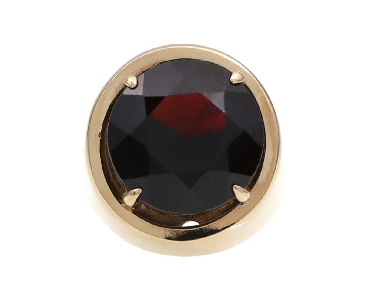 1970s Garnet Dress Ring in 9kt Yellow Gold