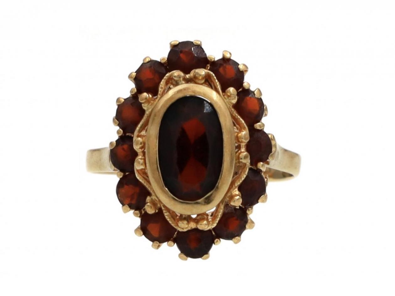 Vintage 18kt yellow gold garnet oval cluster ring