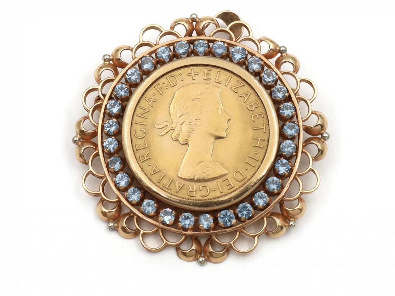 Vintage Queen Elizabeth II coin pendant/brooch in yellow gold