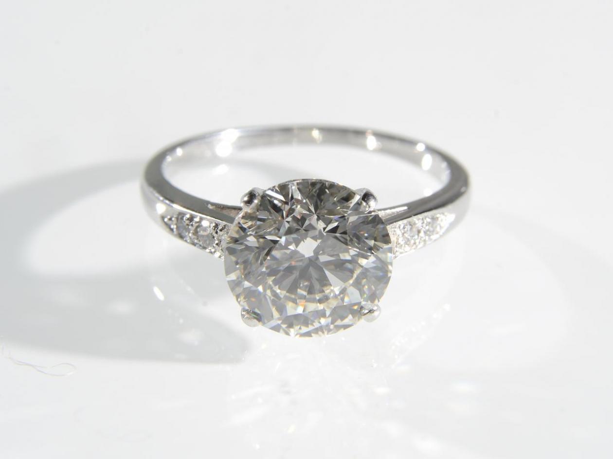 Platinum 3.03cts diamond solitaire engagement ring