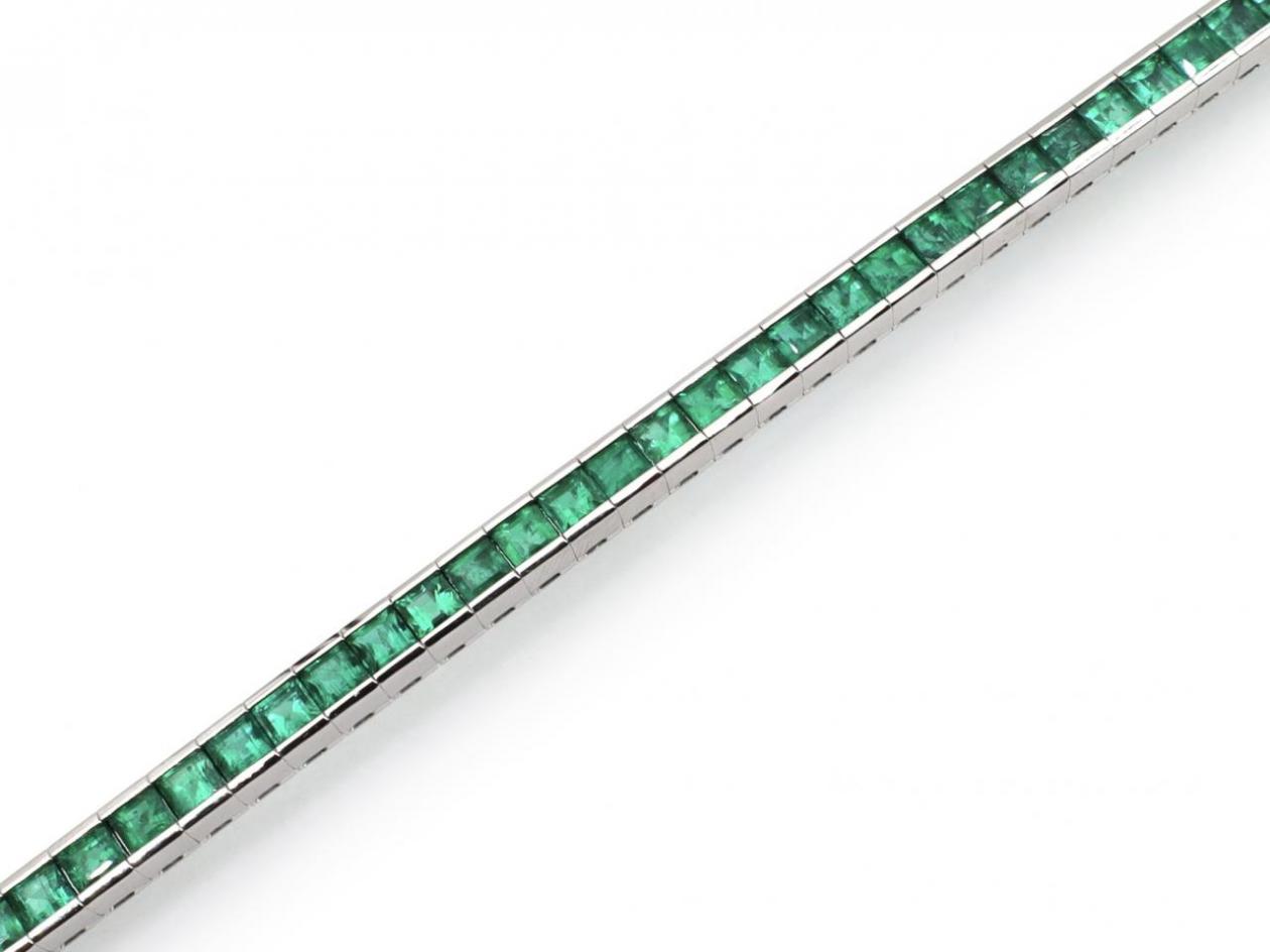 Gübelin emerald line bracelet in 18kt white gold