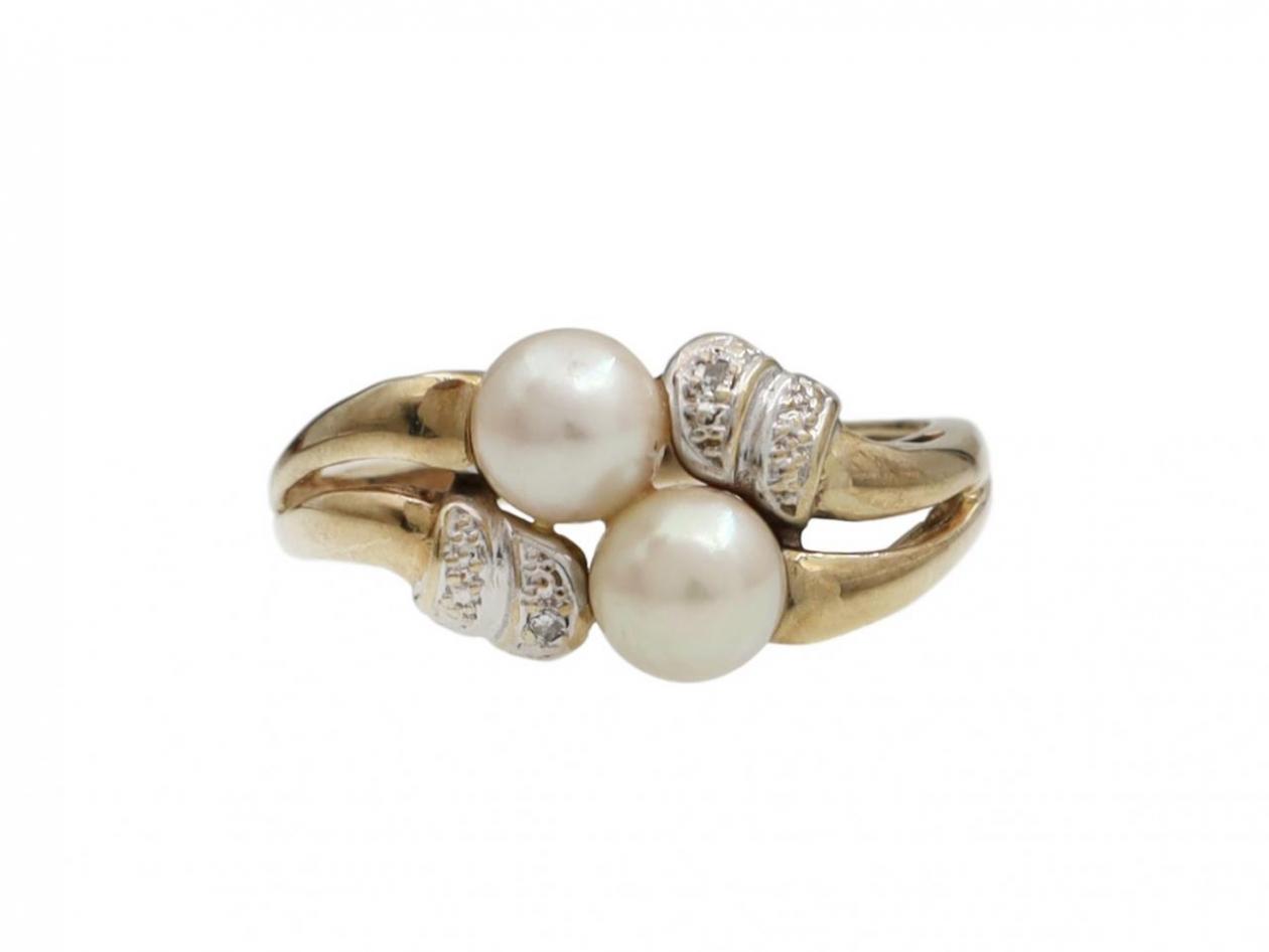 Vintage 9kt yellow gold two stone pearl ring